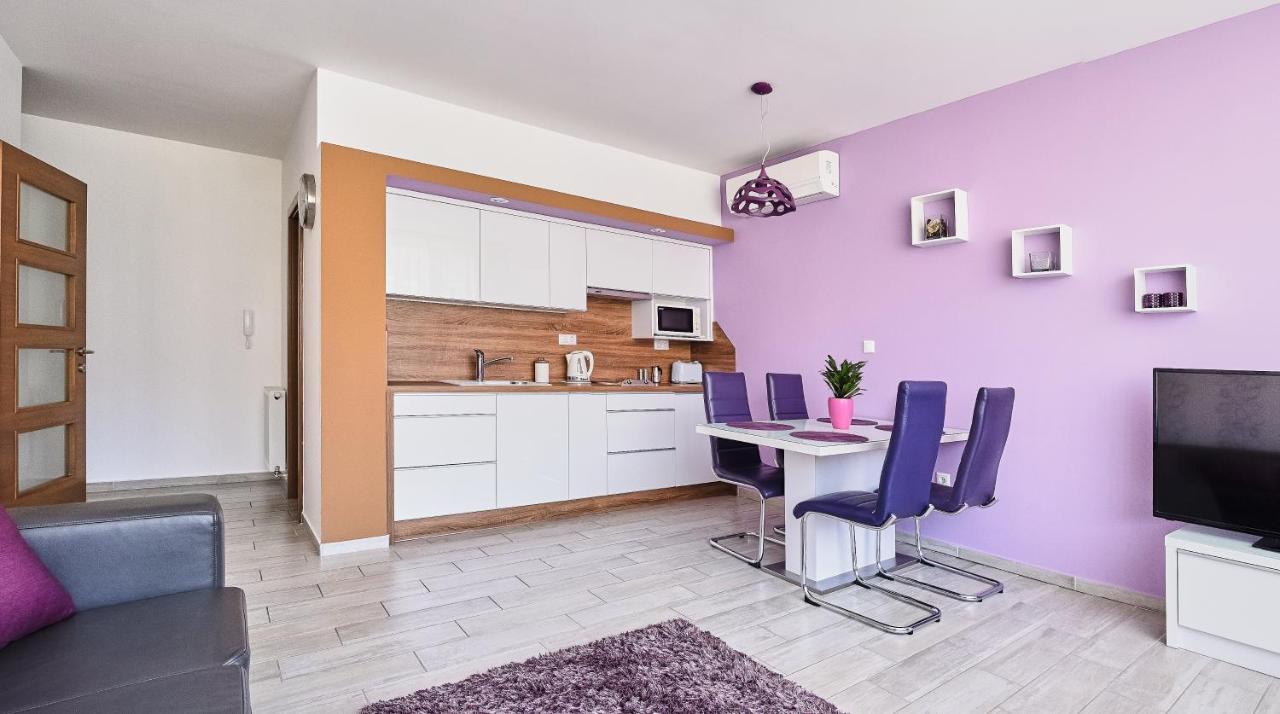 Apartman Rubin Sarvar Luaran gambar